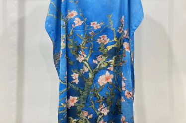 Rochie albastra de plaja lunga tip poncho din matase cu reproducere dupa    Migdal Inflorind   de Van Gogh