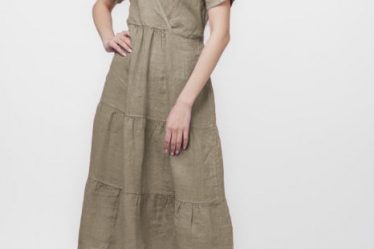 Rochie bej inchis din in cu volane si bust petrecut