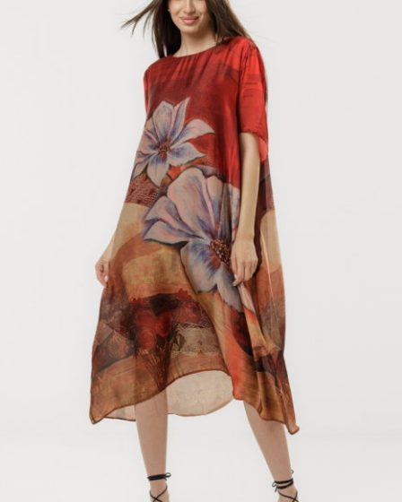 Rochie bordo eleganta satinata A-line cu croiala lejera si imprimeu floral