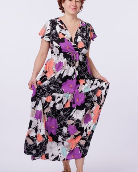 Rochie cu bust petrecut si imprimeu floral pe fond negru