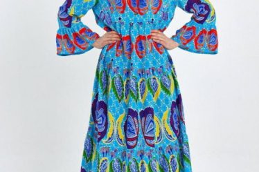 Rochie cu imprimeu boho  pe fond albastru