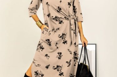 Rochie cu nod intr-o parte imprimata cu flori embosate si catifelate