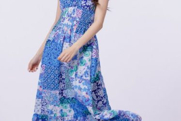 Rochie cu talia evidentiata si bust petrecut