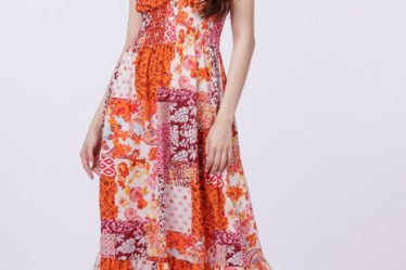 Rochie cu talia evidentiata si bust petrecut