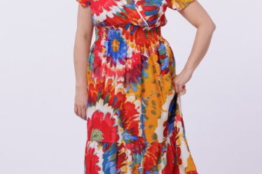Rochie cu talia evidentiata si bust petrecut