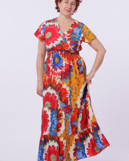 Rochie cu talia evidentiata si bust petrecut