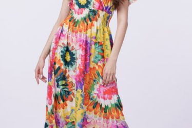 Rochie cu talia evidentiata si bust petrecut