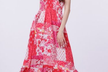 Rochie cu talia evidentiata si bust petrecut