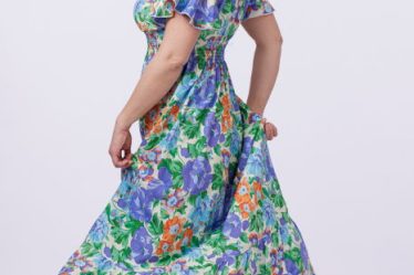 Rochie cu talia evidentiata si bust petrecut si imprimeu cu flori albastre-portocalii