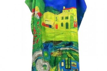 Rochie de plaja lunga tip poncho din matase cu casute pe fond albastru si verde