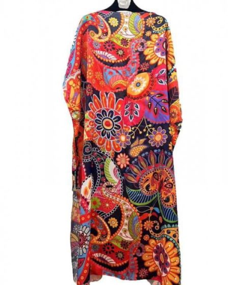 Rochie de plaja lunga tip poncho din matase cu flori multicolore pe fond bleumarin inchis