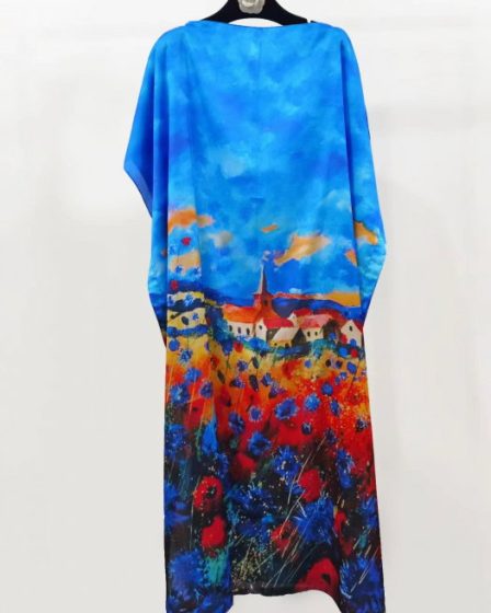Rochie de plaja lunga tip poncho din matase cu peisaj cu maci pe fond albastru