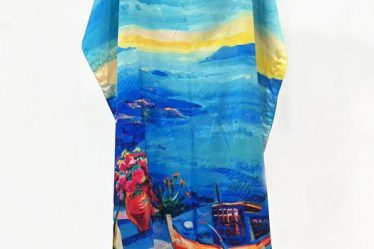 Rochie de plaja lunga tip poncho din matase cu peisaj marin pe fond albastru