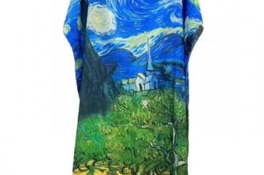 Rochie de plaja lunga tip poncho din matase cu reproducere dupa   Noaptea Instelata  a lui Van Gogh