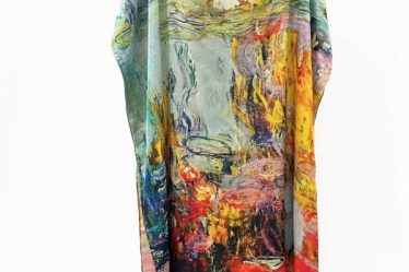 Rochie de plaja lunga tip poncho din matase cu reproducere dupa o pictura impresionista