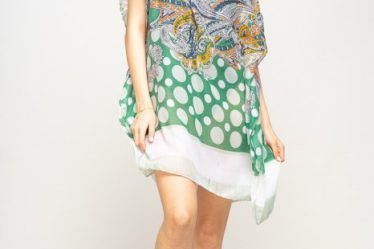 Rochie de plaja tip poncho cu motive florale si buline alb cu verde