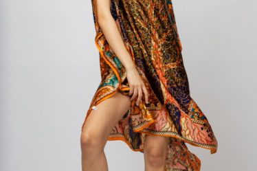 Rochie de plaja tip poncho din matase cu Pomul Vietii pe fond portocaliu