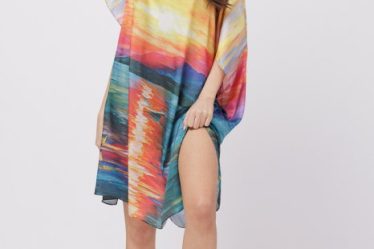 Rochie de plaja tip poncho din matase cu imprimeu apus de soare pe apa