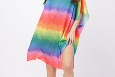 Rochie de plaja tip poncho din matase cu imprimeu curcubeu