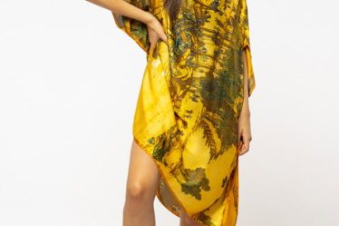Rochie de plaja tip poncho din matase cu imprimeu inspirat din pictura moderna