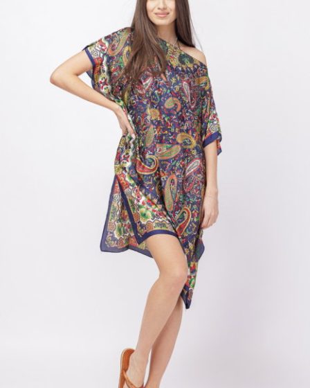 Rochie de plaja tip poncho din matase cu imprimeu paisley pe fond bleumarin
