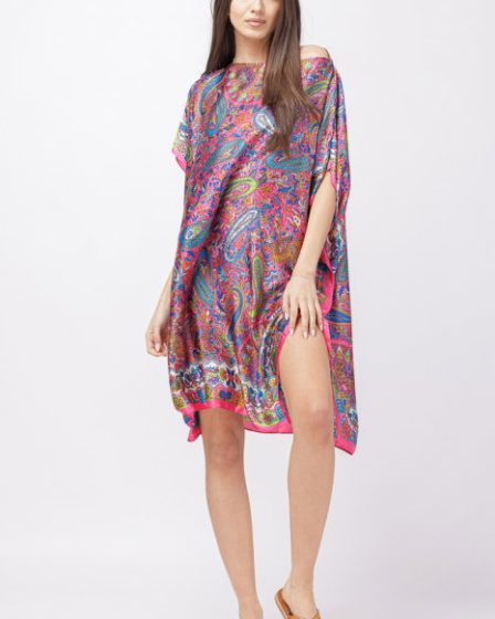 Rochie de plaja tip poncho din matase cu imprimeu paisley pe fond fucsia