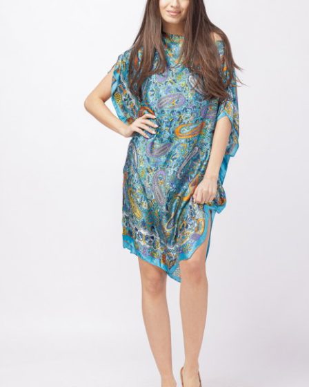 Rochie de plaja tip poncho din matase cu imprimeu paisley pe fond turcoaz