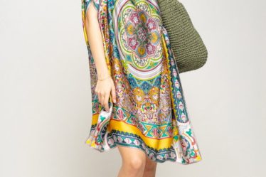 Rochie de plaja tip poncho din matase cu mandala centrala in chenar galben si gri