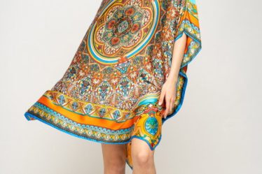 Rochie de plaja tip poncho din matase cu mandala centrala in chenar portocaliu si albastru