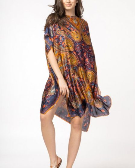 Rochie de plaja tip poncho din matase cu motive orientale pe fond bleumarin