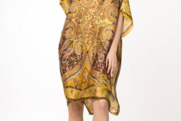 Rochie de plaja tip poncho din matase cu motive orientale pe fond galben auriu