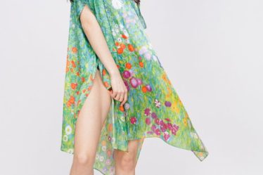 Rochie de plaja tip poncho din matase cu reproducere dupa    Camp cu maci   de Claude Monet