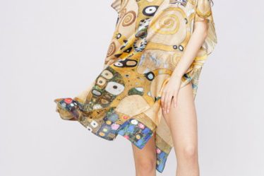 Rochie de plaja tip poncho din matase cu reproducere dupa    Pomul Vietii    - Gustav Klimt