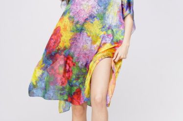 Rochie de plaja tip poncho din matase cu reproducere dupa o pictura impresionista