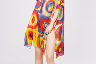 Rochie de plaja tip poncho din matase cu reproducere dupa pictura moderna a lui Kandinsky