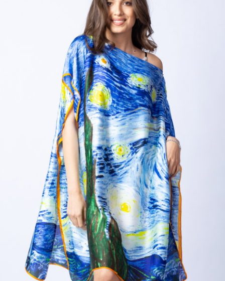 Rochie de plaja tip poncho din matase cu stilizare   Noaptea Instelata   pe fond albastru