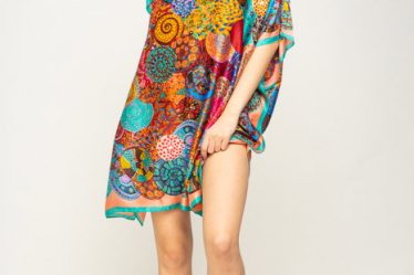 Rochie de plaja tip poncho din matase imprimat cu mandale multicolore cu turcoaz si corai pe margine