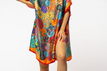 Rochie de plaja tip poncho din matase imprimat cu mandale multicolore