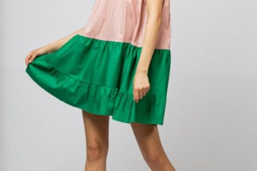 Rochie din poplin de bumbac cu trei volane colorate verde - roz - alb