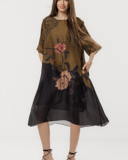 Rochie eleganta satinata A-line cu croiala lejera si imprimeu floral in tonuri de maro si negru