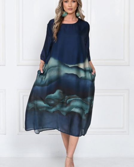 Rochie eleganta satinata A-line cu imprimeu artistic si croi lejer fluid