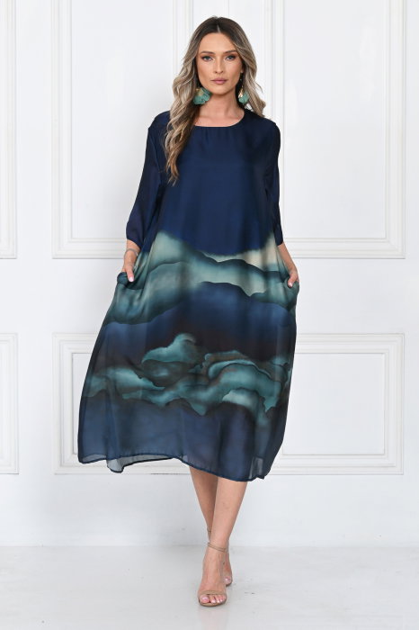Rochie eleganta satinata A-line cu imprimeu artistic si croi lejer fluid