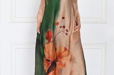 Rochie eleganta satinata A-line cu imprimeu floral artistic si croi lejer fluid