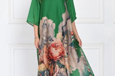 Rochie eleganta satinata A-line cu imprimeu floral artistic si croi lejer fluid