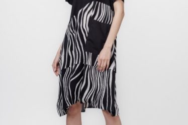 Rochie lalea cu talie oblica si imprimeu dungi oblice alb-negru