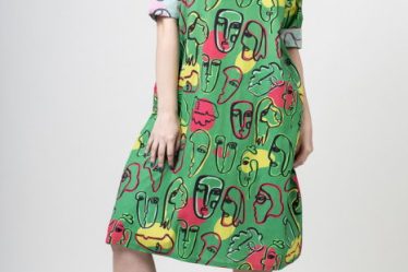 Rochie midi din bumbac cu imprimeu chipuri pe fond verde
