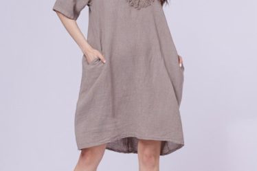 Rochie midi din in cu floare din paiete pe piept