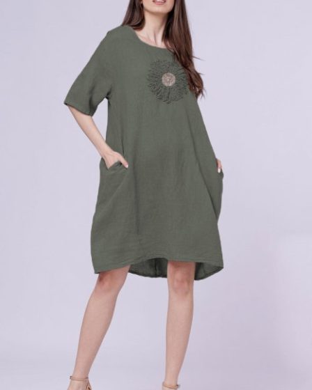 Rochie midi din in cu floare din paiete pe piept