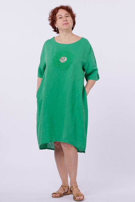 Rochie midi din in cu floare din paiete pe piept