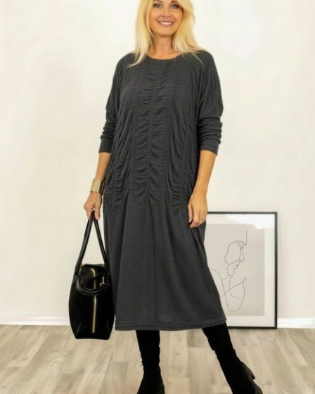 Rochie midi gri cu fronseuri si croi lejer fluid din tricotaj  fin
